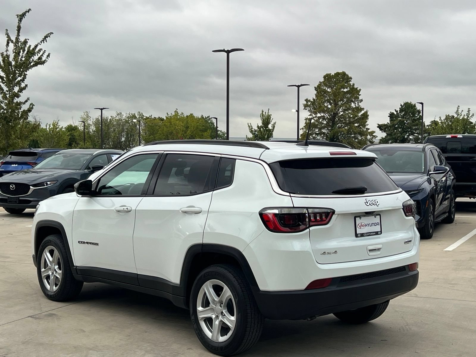 Used 2023 Jeep Compass Latitude w/ Convenience Group AWD/4WD image 9