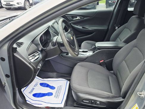 Used 2017 Chevrolet Malibu LT FWD image 10