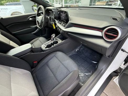 Used 2024 Chevrolet Trax RS w/ Driver Confidence Package FWD image 18