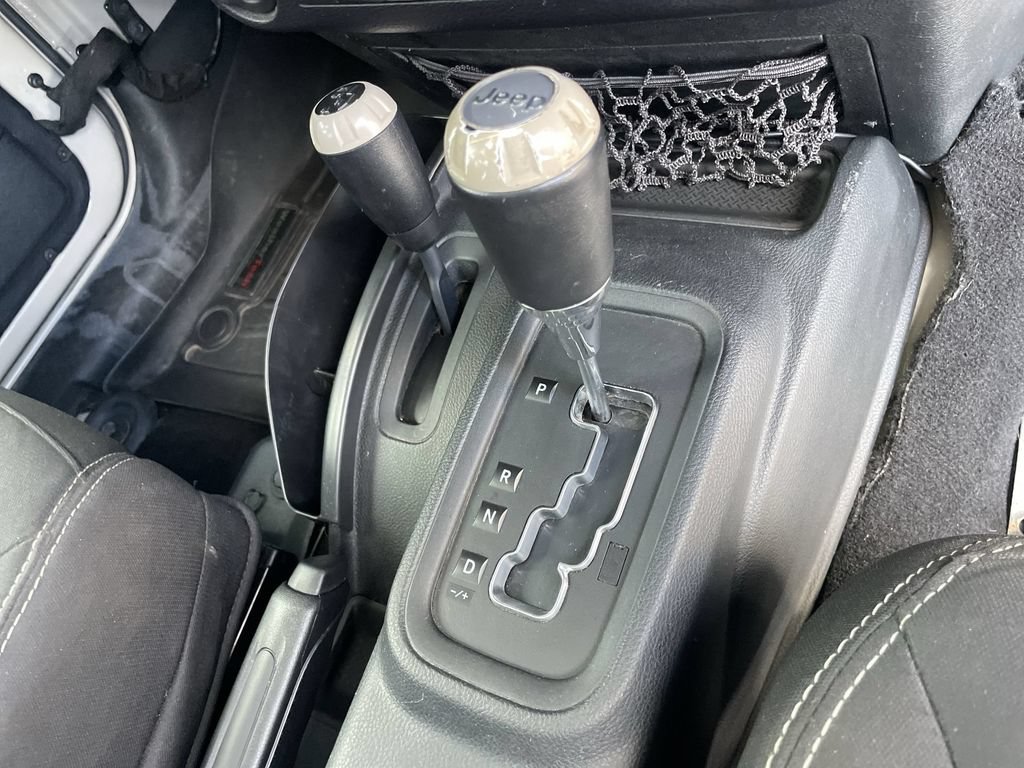 Used 2016 Jeep Wrangler Unlimited Sahara w/ Connectivity Group AWD/4WD image 21