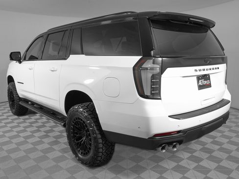 Used 2026 Chevrolet Suburban Z71 w/ Comfort Package image 8