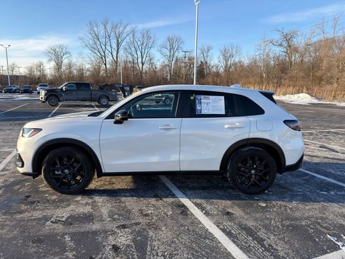 Used 2025 Honda HR-V Sport image 3