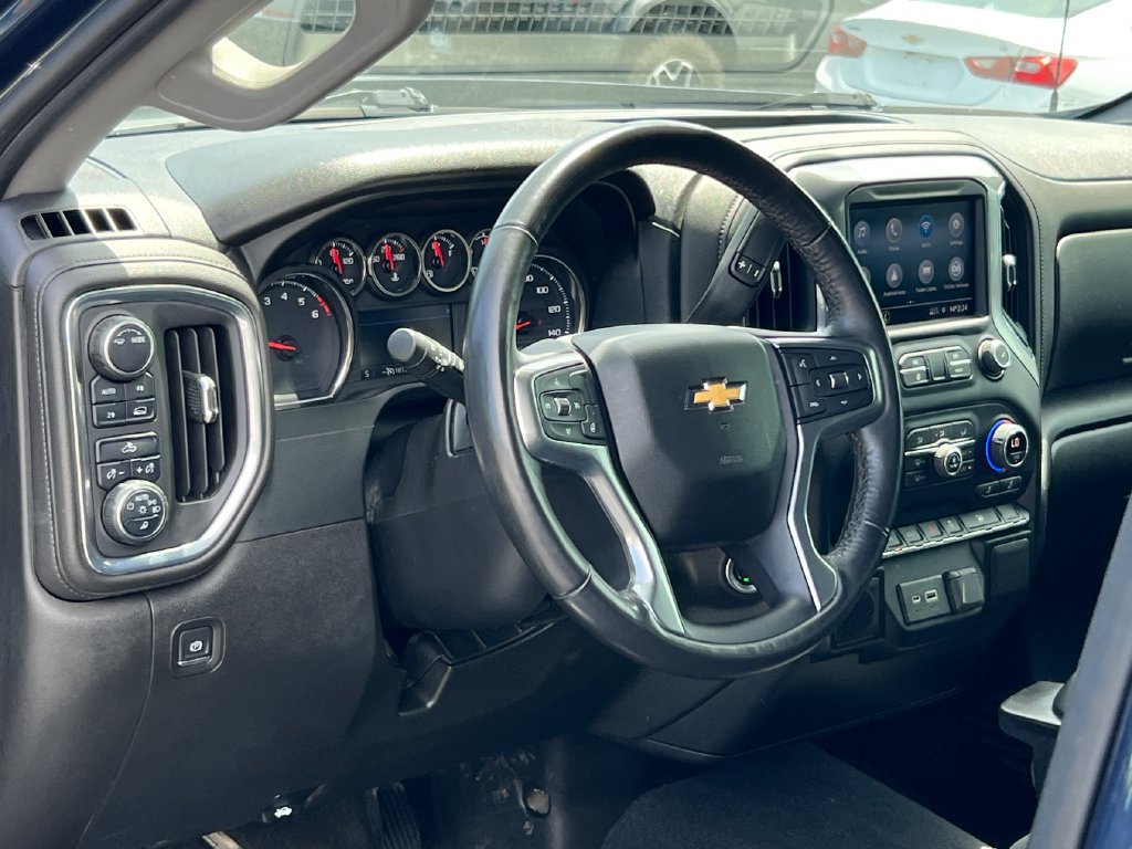 Used 2022 Chevrolet Silverado 1500 LT w/ Safety Package AWD/4WD image 5