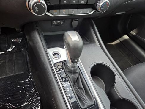 Used 2025 Nissan Altima 2.5 SV FWD image 11