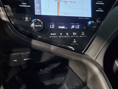 Used 2020 Toyota Camry XSE image 32