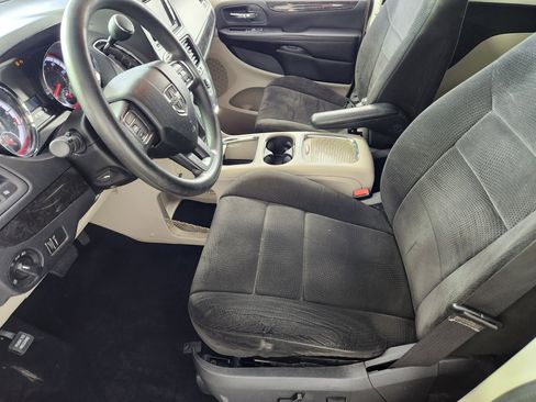 Used 2012 Dodge Grand Caravan SXT FWD image 12