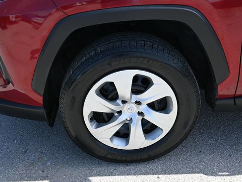 Used 2022 Toyota RAV4 LE FWD image 6