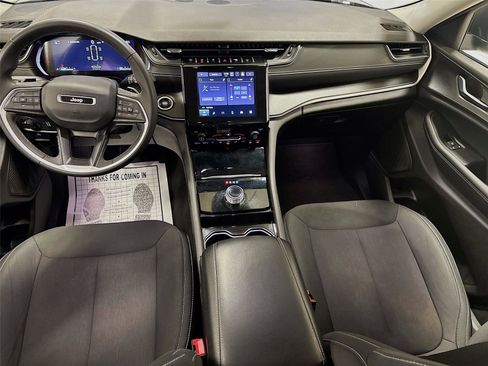 Used 2023 Jeep Grand Cherokee L Laredo image 20