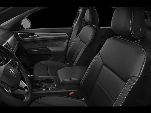 Used 2020 Volkswagen Atlas Cross Sport SE w/ Towing Package image 15