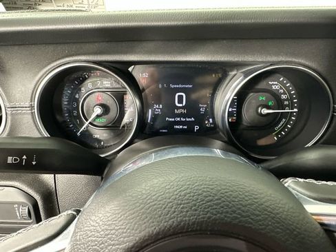 Used 2023 Jeep Wrangler Unlimited Sahara w/ Cold Weather Group AWD/4WD image 24