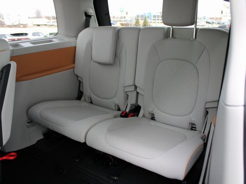 New 2025 Volkswagen ID. Buzz 1st Edition image 19