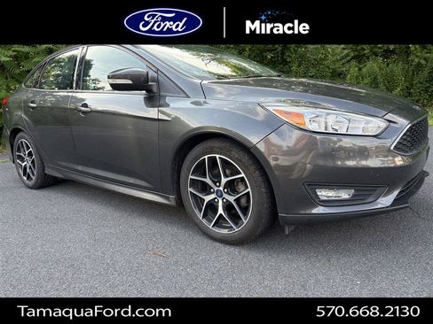 Used 2016 Ford Focus SE w/ SE Sport Package FWD image 1