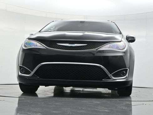 Used 2020 Chrysler Pacifica Limited FWD image 45