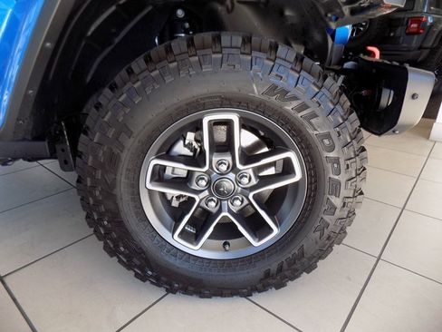 Certified 2024 Jeep Gladiator Mojave image 11