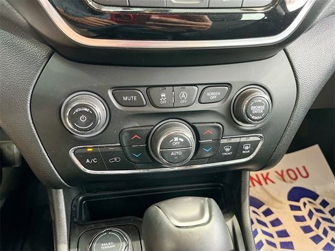 Used 2021 Jeep Cherokee Limited image 15