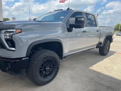 Used 2024 Chevrolet Silverado 2500 ZR2 w/ Technology Package AWD/4WD image 35
