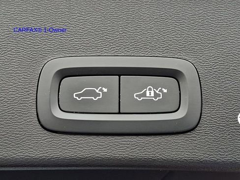 Used 2021 Volvo XC40 T5 R-Design w/ Advanced Package image 32