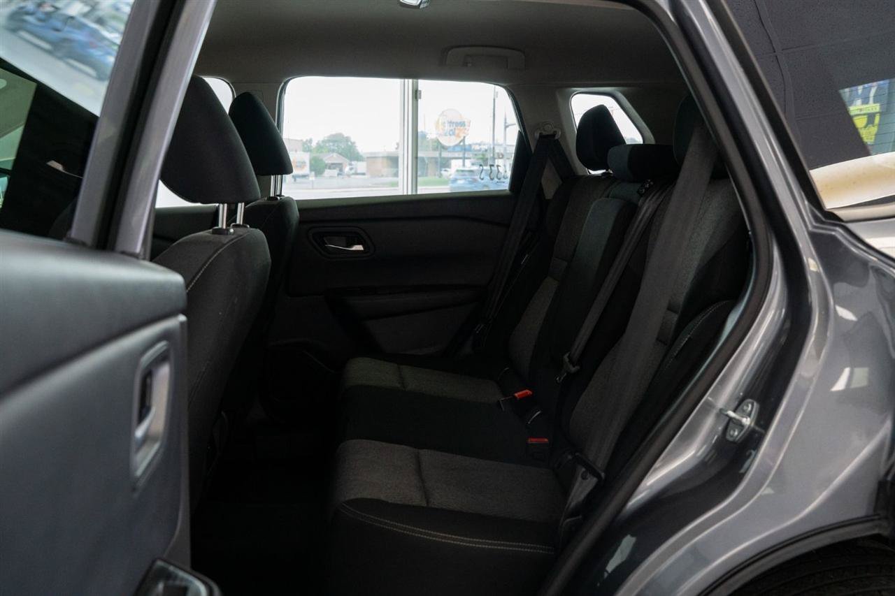 Used 2026 Nissan Rogue SV AWD/4WD image 12
