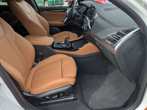 Used 2025 BMW X4 xDrive30i AWD/4WD image 23