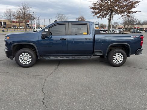 Used 2022 Chevrolet Silverado 2500 Custom w/ Custom Value Package image 4