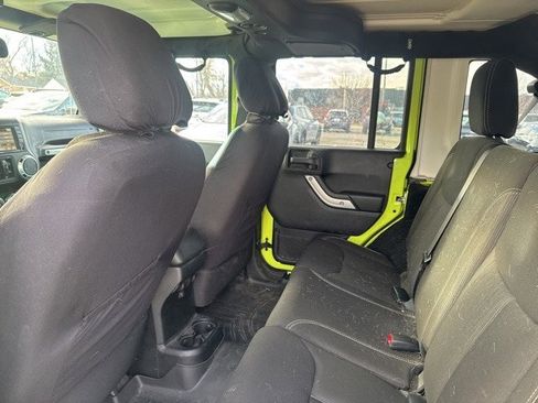 Used 2016 Jeep Wrangler Unlimited Rubicon w/ Connectivity Group image 12