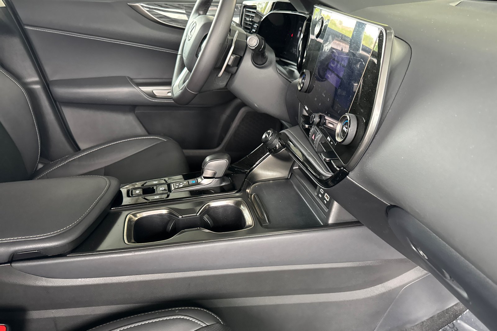 Used 2025 Lexus NX 250 FWD w/ Accessory Package (Z2) image 19