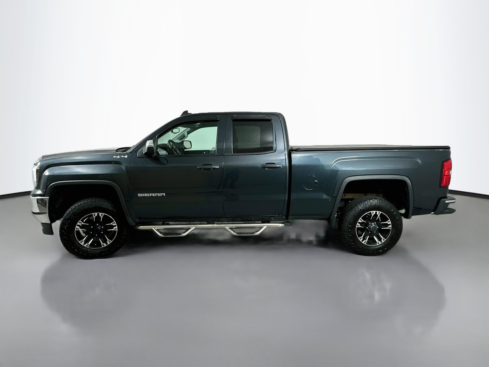 Used 2017 GMC Sierra 1500 4x4 Double Cab w/ Sierra Convenience Package image 4