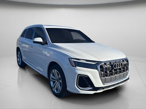 Used 2025 Audi Q7 2.0T Premium Plus w/ Premium Plus Package image 2