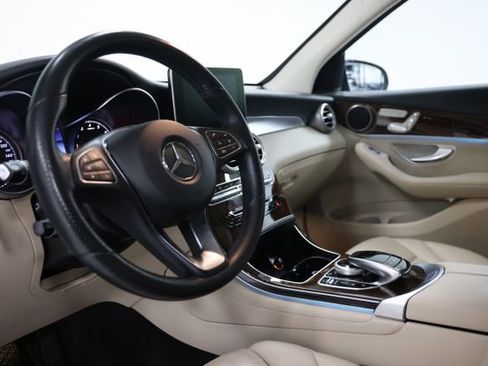 Used 2018 Mercedes-Benz GLC 300 4MATIC image 25