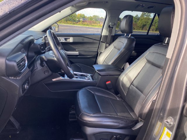 Used 2023 Ford Explorer Limited AWD/4WD image 17