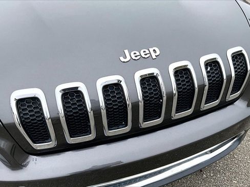 Used 2018 Jeep Cherokee Limited image 29