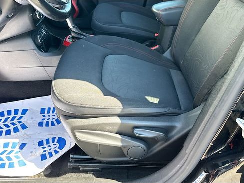 Used 2015 Jeep Renegade Trailhawk image 18