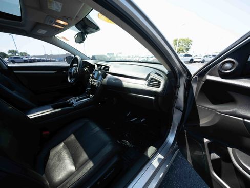Used 2017 Honda Civic Touring image 25