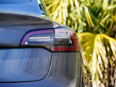 Used 2020 Tesla Model 3 Standard Range image 8