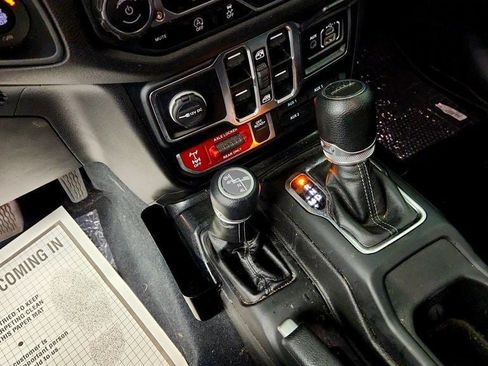 Used 2024 Jeep Gladiator Sport AWD/4WD image 16