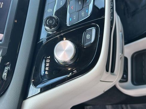 Used 2023 Chrysler Voyager LX image 24