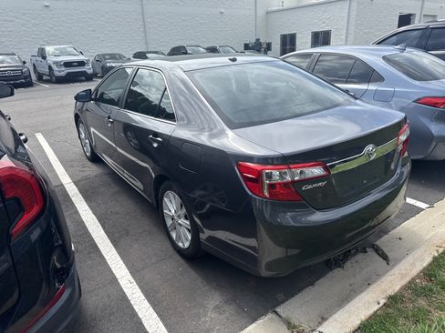 Used 2012 Toyota Camry XLE w/ Leather Pkg FWD image 10