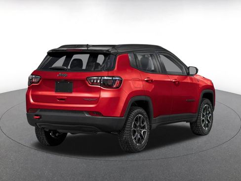 Used 2025 Jeep Compass Trailhawk AWD/4WD image 2