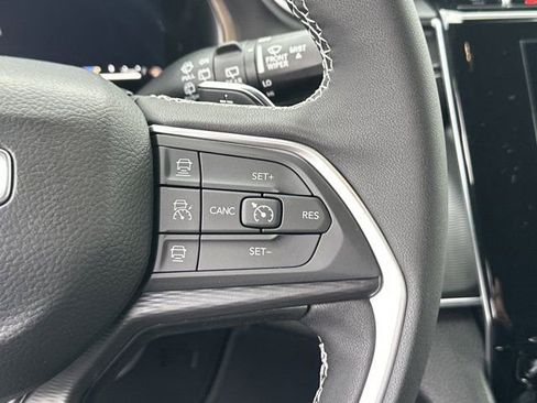 New 2025 Jeep Grand Cherokee Altitude image 29