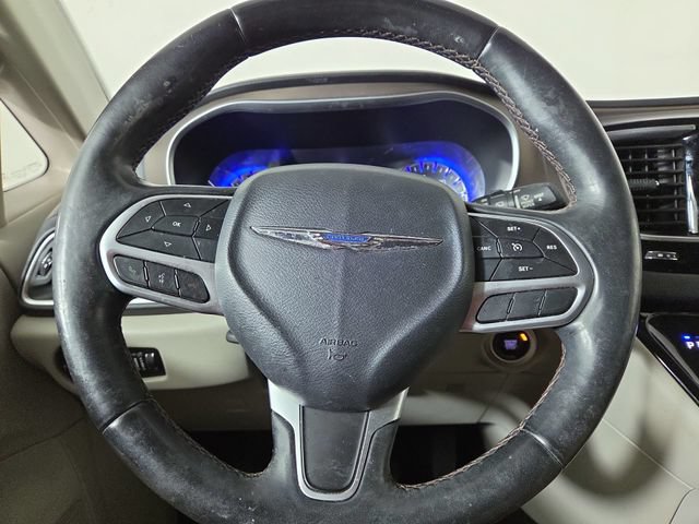 Used 2018 Chrysler Pacifica Touring-L Plus FWD image 22