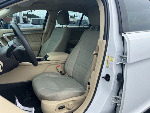 Used 2019 Ford Taurus SE FWD image 16