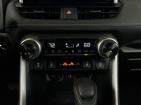 Used 2025 Toyota RAV4 XLE image 27