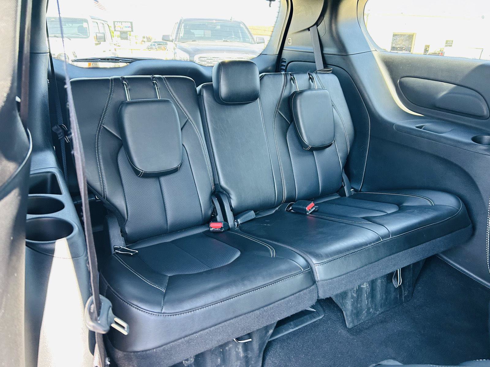 Used 2025 Chrysler Pacifica Select FWD image 31