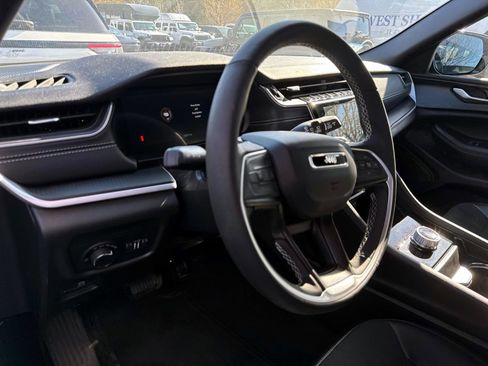Used 2025 Jeep Grand Cherokee L Altitude AWD/4WD image 7