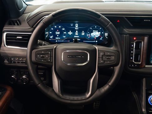 Used 2023 GMC Yukon Denali Ultimate AWD/4WD image 12