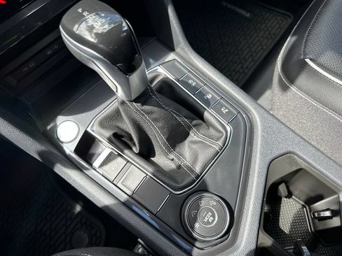 Certified 2022 Volkswagen Tiguan SEL R-Line AWD/4WD image 30