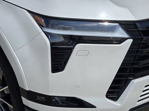 Used 2024 Lexus GX 550 w/ Cold Area Package AWD/4WD image 36