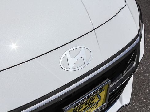 Certified 2025 Hyundai Elantra Hybrid FWD image 13