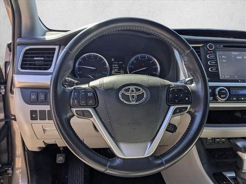 Used 2019 Toyota Highlander XLE image 9