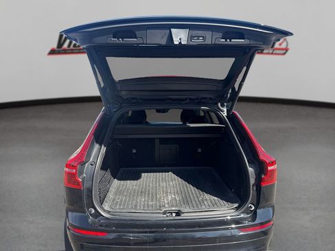 Used 2018 Volvo XC60 T5 R-Design w/ Convenience Package image 11